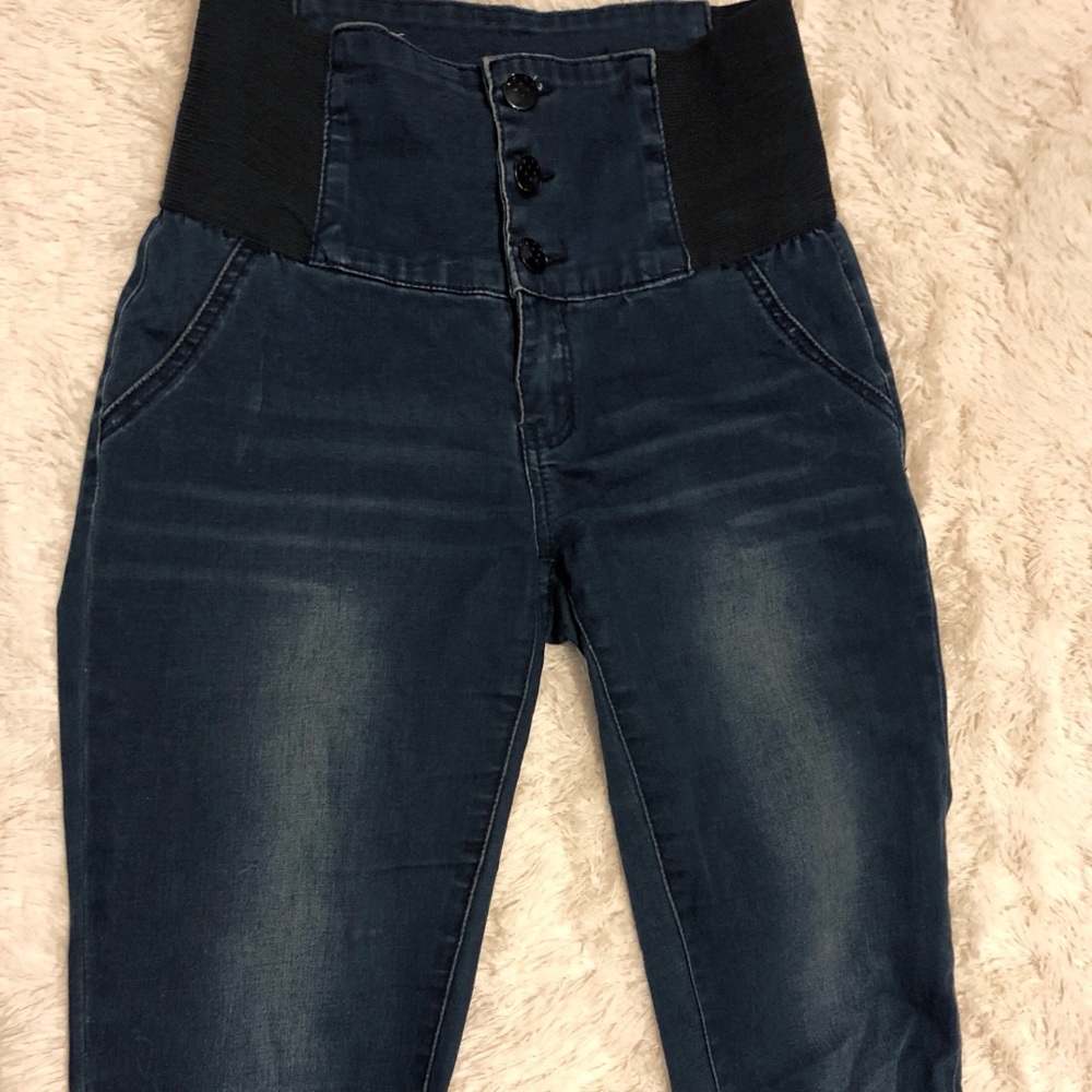 Women’s high waisted snatched jeans